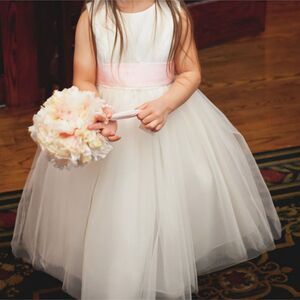 Sweet Kids Ivory Satin and Tulle Special Occasion Dress with Pink Satin Bow Sz 4